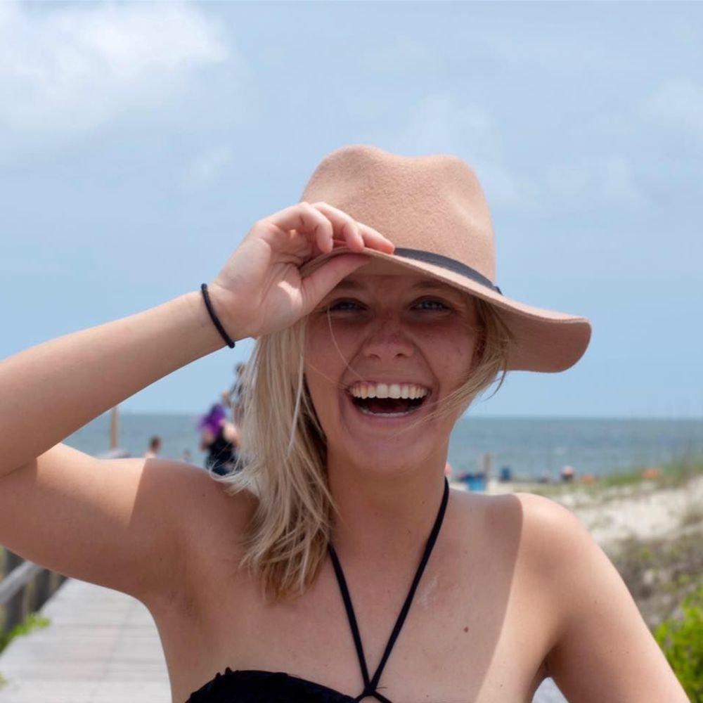 Meet your Posher, Alexis